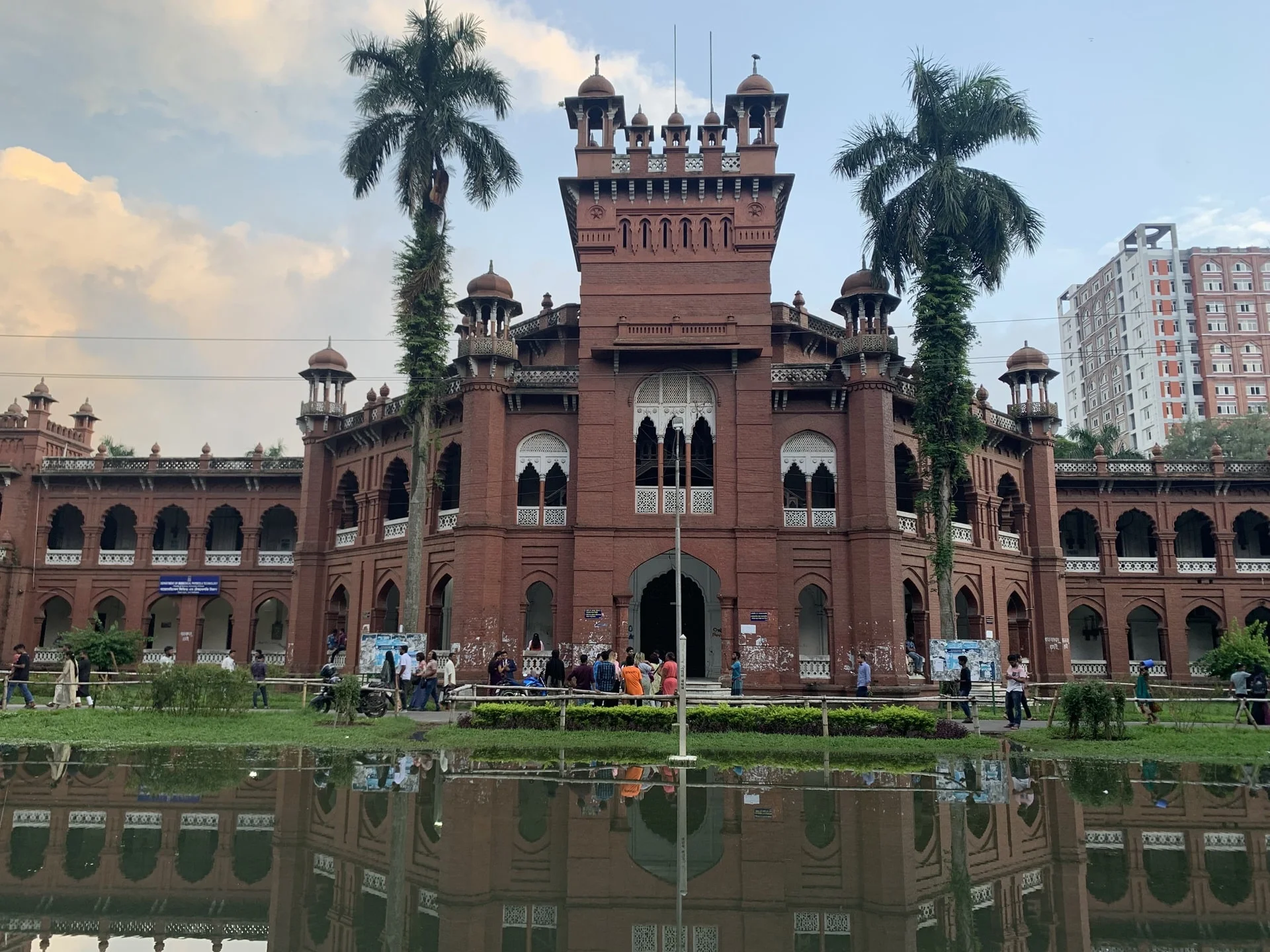 Places you should not miss in Dhaka